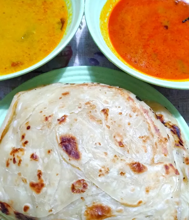 Roti Canai with Curry and Dhal Sauce|Harlina  (Malaysia)さん