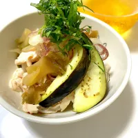 ささみとザーサイの定番胡麻油和え。夏野菜の水茄子の出汁漬けと薬味を添えて|kyunさん