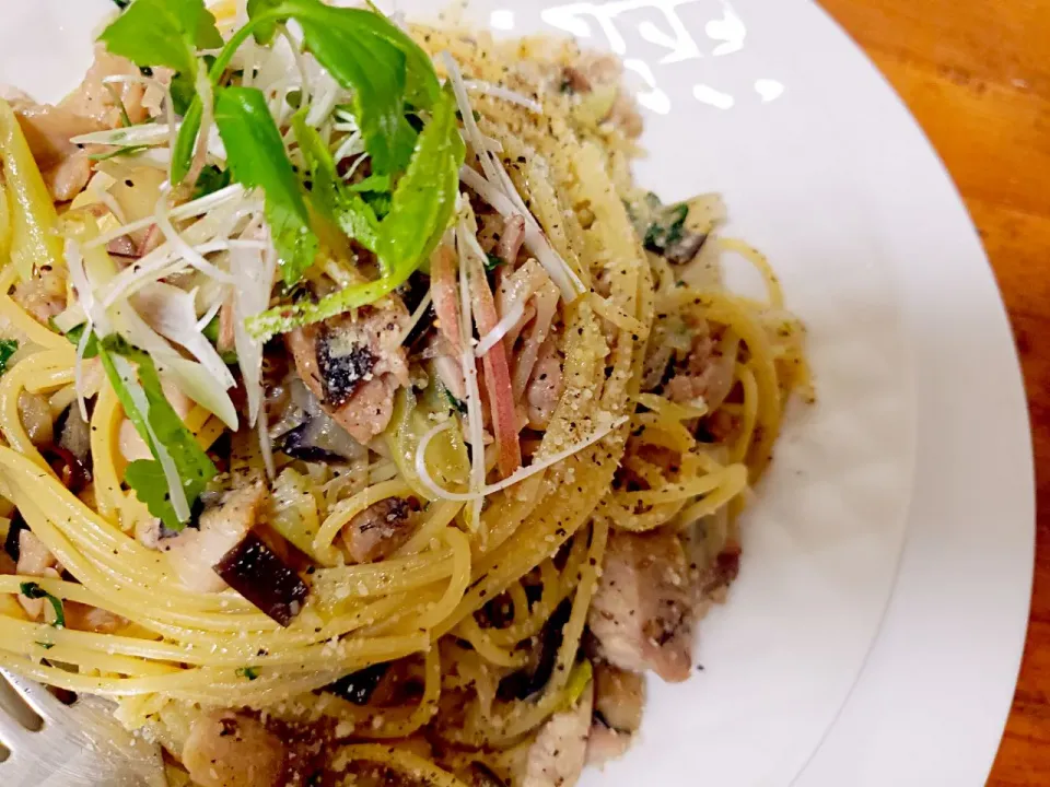 鯵と鶏とかも茄子と茗荷と大葉のペペロンチーノ☆|けんさん