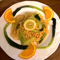 Snapdishの料理写真:小松菜の和風パスタシトラス添え|ちゃろのすけさん