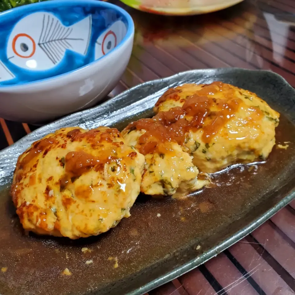 奥様料理で♪
鶏挽き肉と豆腐のハンバーグ|dai.noriさん