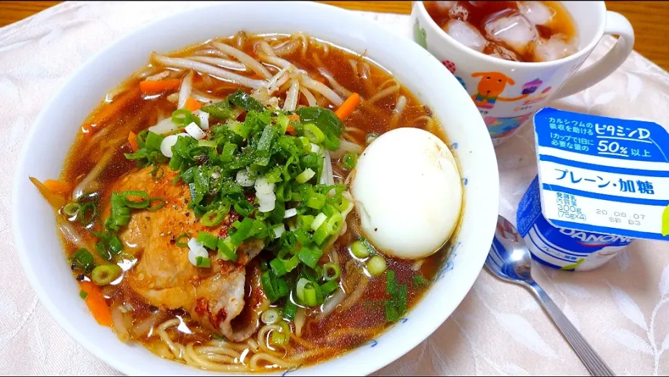 マルちゃん
昔ながらの中華そばでお昼ごはん
醤油ラーメン🍜🍥|卯月さん