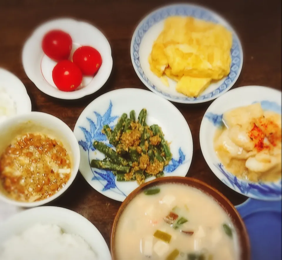 Snapdishの料理写真:～和朝食～
だし巻き玉子
いんげんのごま和え
たらの照り焼き
しいたけとお豆腐の豆乳入りお味噌汁
納豆|mint.sさん