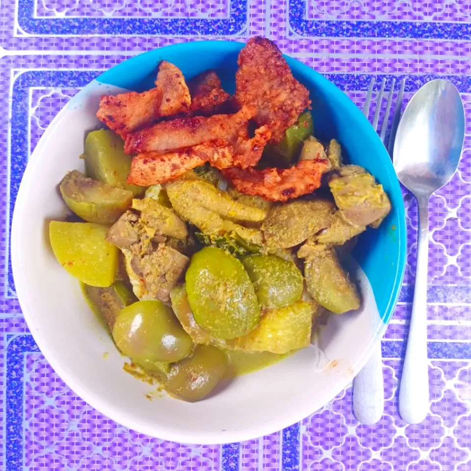 Rice Noodles in Green Curry with Chicken|Nickyさん