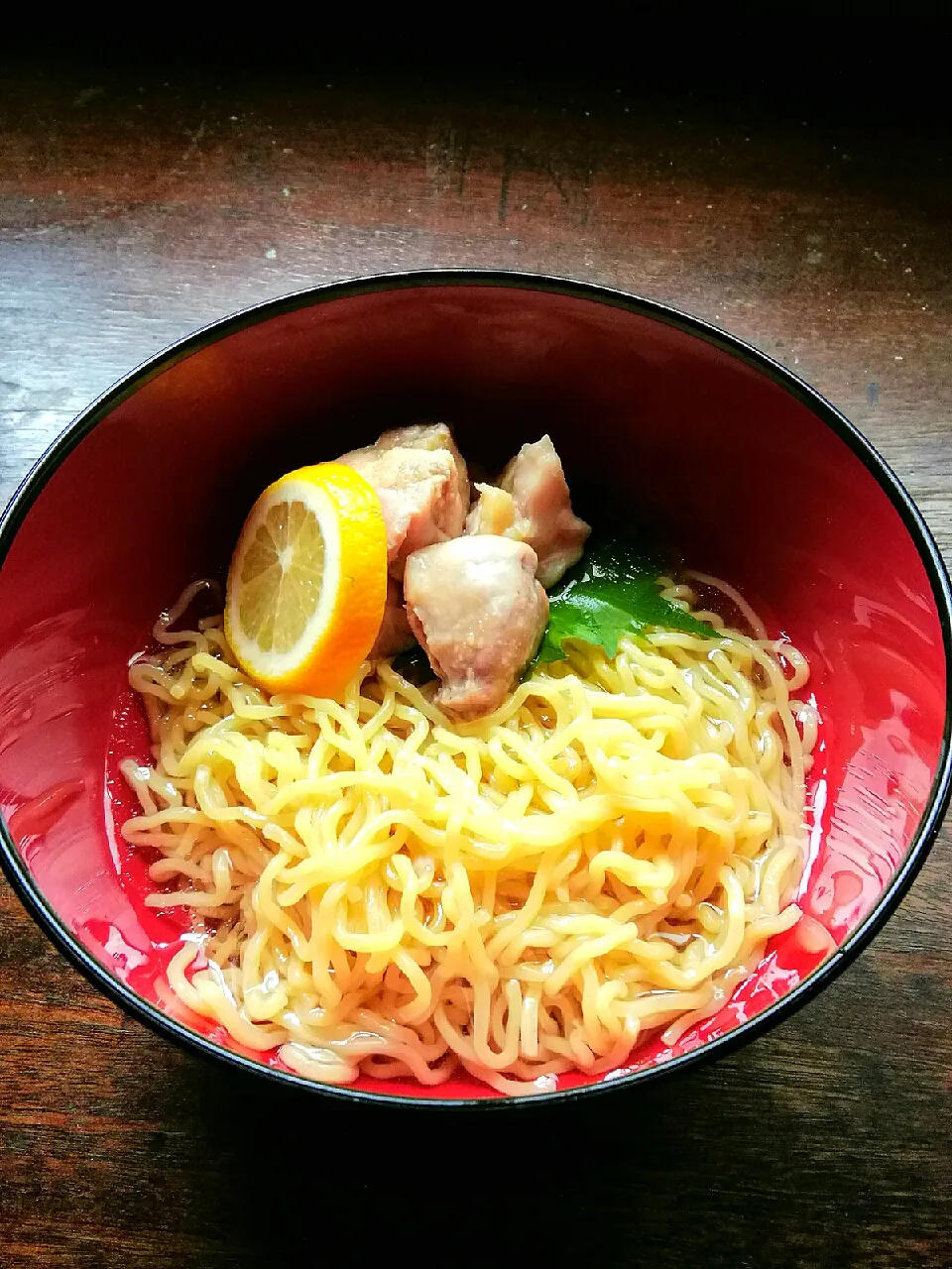 お好みでブラックペッパーを！ヤマサ塩レモンつゆの鶏ハム風のせ冷やしラーメン|にんにくと唐辛子が特に好き❤️(元シャリマー)さん