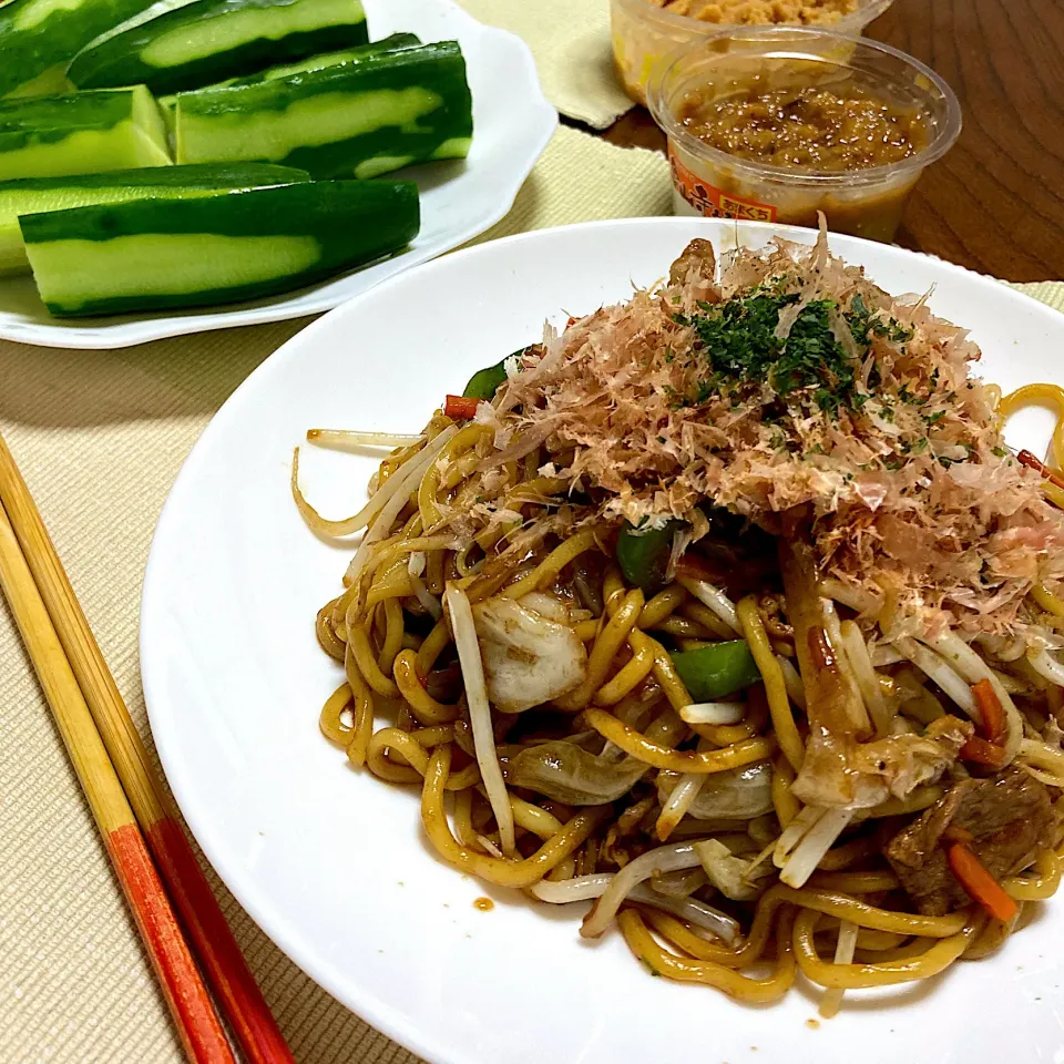 焼きそばとキュウリ🥒|akkoさん