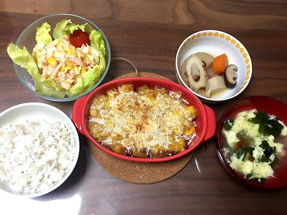 ひき肉とポテトのチーズ焼き なめこの中華スープ 煮物 コールスローサラダ|おさむん17さん