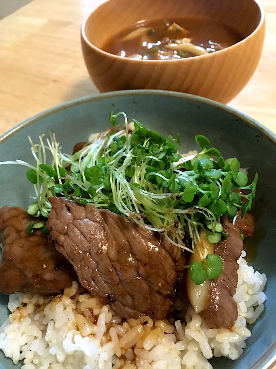 黒毛和牛ロース焼肉丼❤️今週もｵﾂｶﾚｻﾏ━ﾟ+｡:.ﾟ(*´艸 ｀*)ﾟ.:｡+ﾟ━ｯ♪|さくたえさん