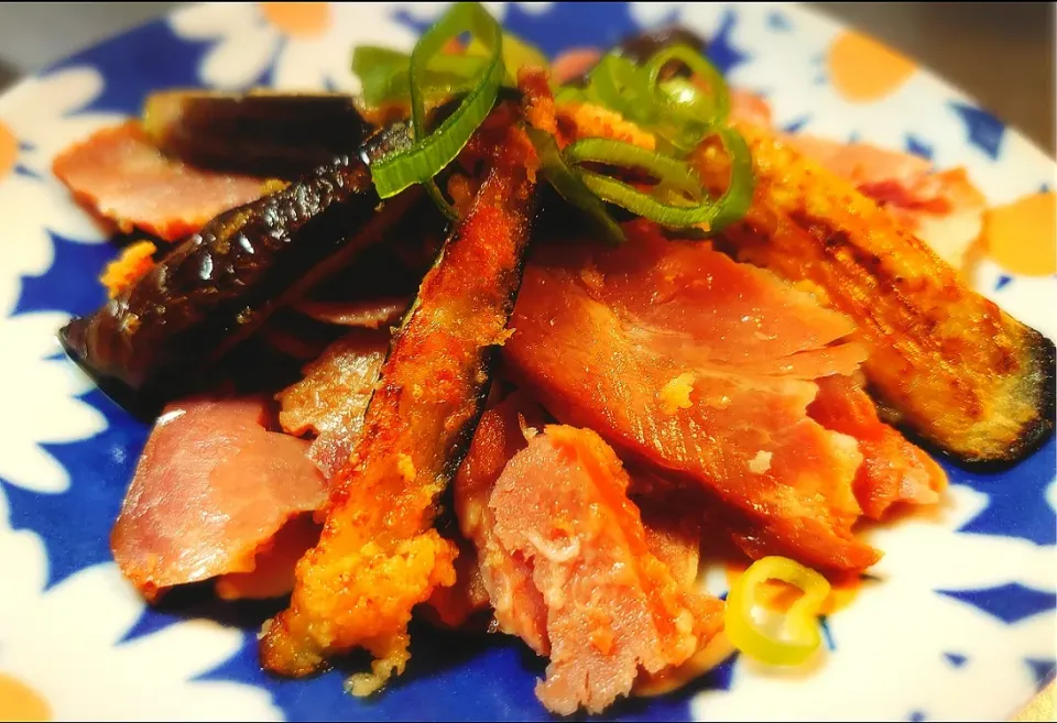 茄子のパルメザンチーズ焼きとチャーシュー🧡|きゅうちゃんさん