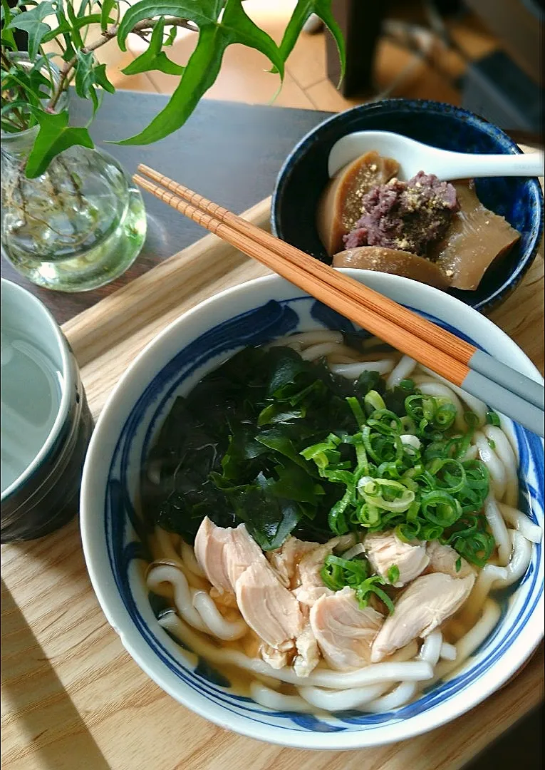 Snapdishの料理写真:肉わかめうどん|まりおさん