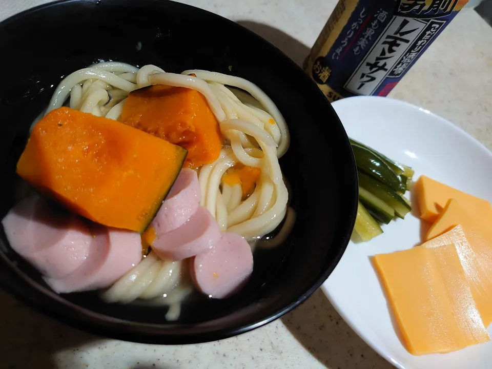 土鍋で生うどん
浅漬け🥒チーズ🧀とレモンサワー🍋|にゃんこたろう*さん