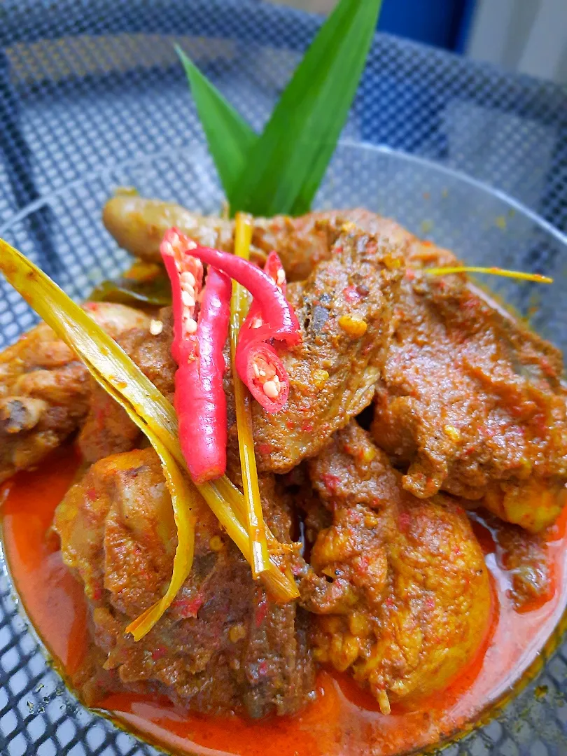 Rendang ayam (chicken rendang)
Indonesian traditional cuisine
have eaten this before?
must try.🙂|Lina Yulianaさん