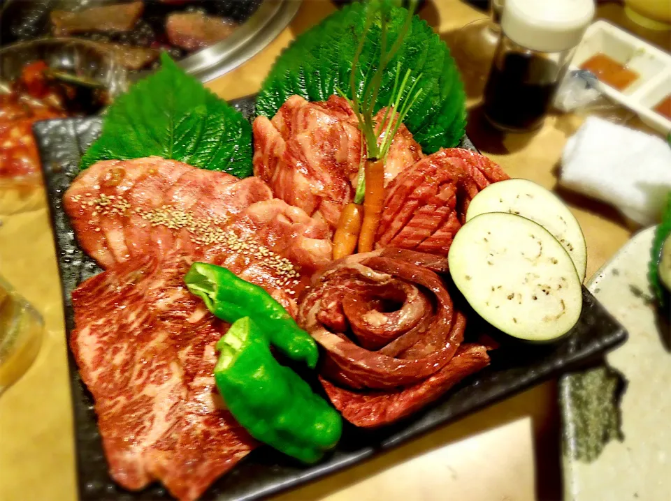 Snapdishの料理写真:これぞ焼肉！タレ系のお肉食べ比べ|Takeshi  Nagakiさん