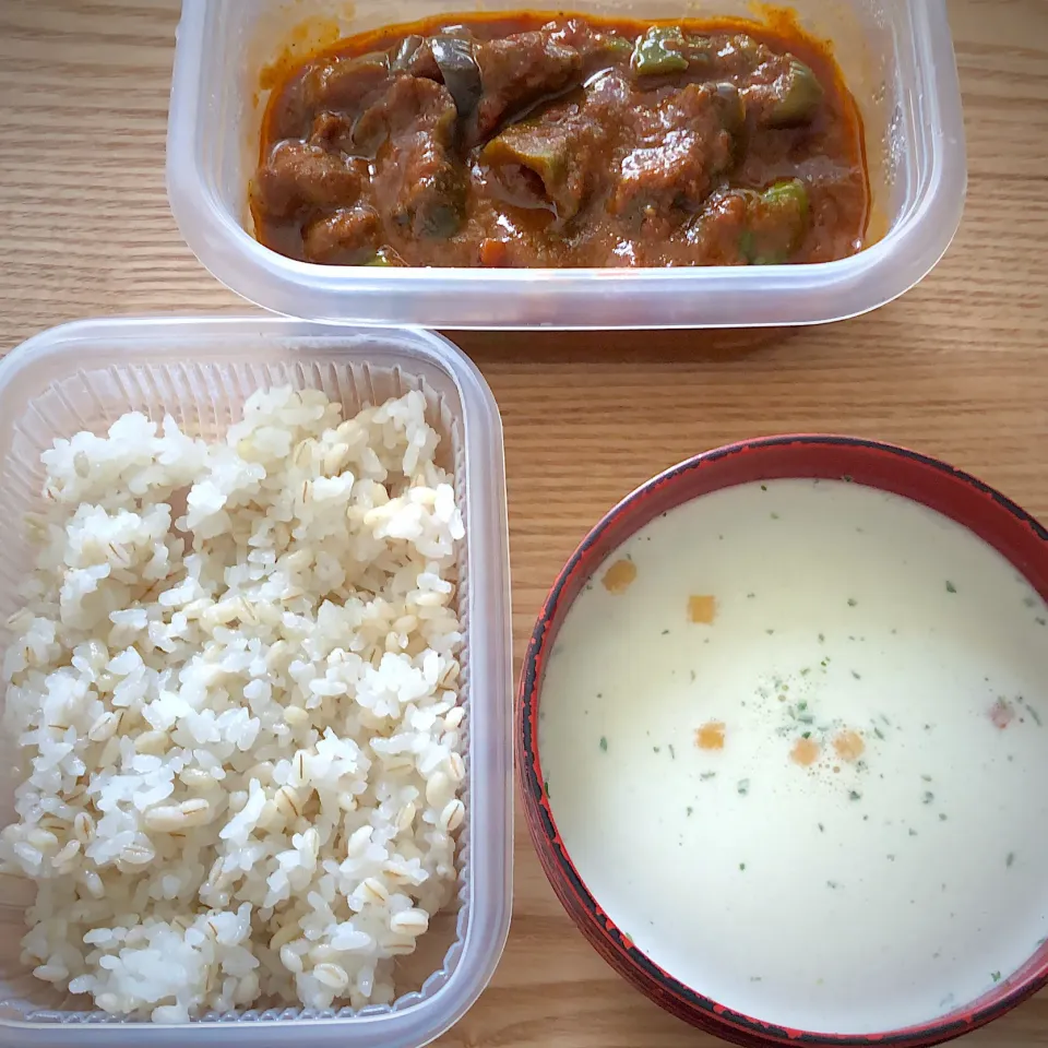 Snapdishの料理写真:二日目のカレー🍛😊|Jean Nobyさん