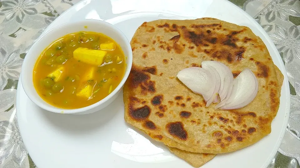 Paratha with Aloo matar paneer|Syeda Zamanさん