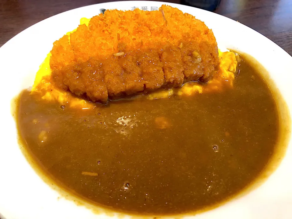 Snapdishの料理写真:ロースカツカレー🍛、スクランブルエッグトッピング🍳|buhizouさん