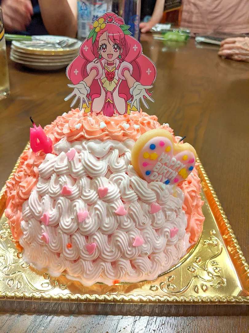 プリキュアドールケーキ🎂
中は🍓とミックスベリーのババロア|しぽぽさん