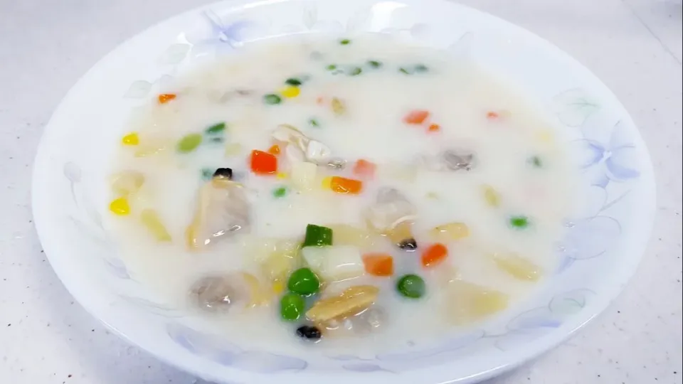 Snapdishの料理写真:clam chowder|steven z.y.さん