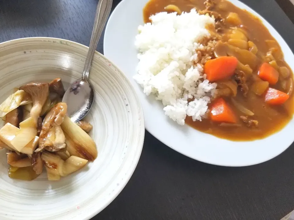 普通のカレーときのこのマリネ♪|ひろすけさん