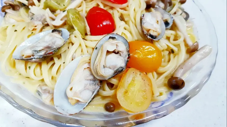 Snapdishの料理写真:linguine with clams|steven z.y.さん