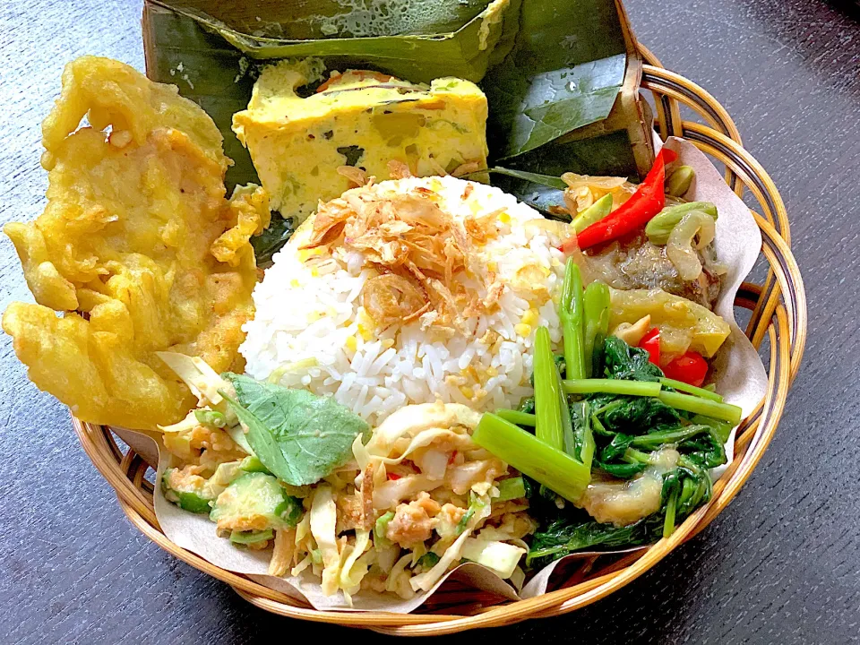 Nasi campur Sunda|yeni kartikasariさん