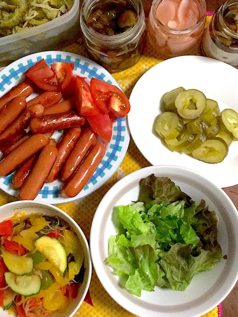 焼肉のタレでチャプチェ　レタス🥬　トマト🍅　糠漬け　ウィンナー　漬物色々|掛谷節子さん