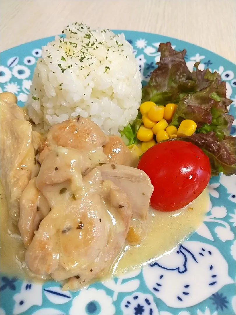 ☆今日の晩ごはん☆　志摩さんの鶏のにんにくクリーム煮＆にんにくご飯😋|hamamaさん