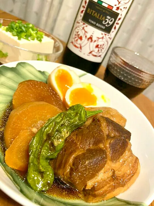 Snapdishの料理写真:豚の角煮😋🍷💞✨
脂身とろとろ～💓大根味染み～💓
あー💦獅子唐が辛かった😆|アイさん