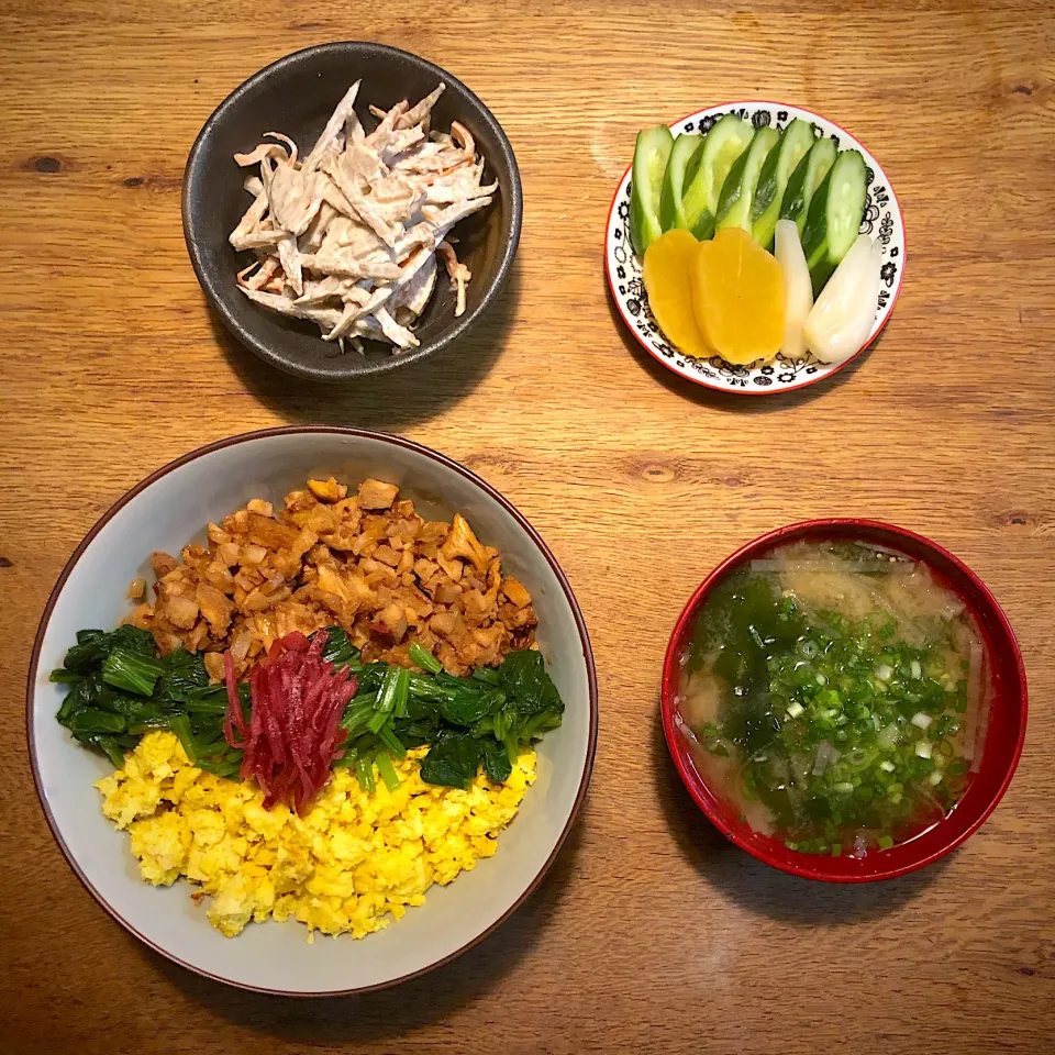 #vegan 
高野豆腐と冷凍豆腐のそぼろ丼|makiko_aさん