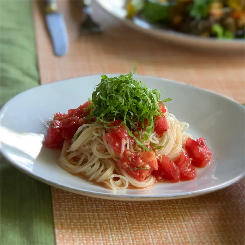 Snapdishの料理写真:完熟オーガニックトマトの冷製パスタ|Tea🌺さん