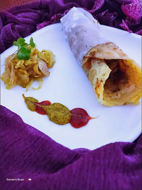 Simple egg chicken roll|NazNeen Shaguftaさん