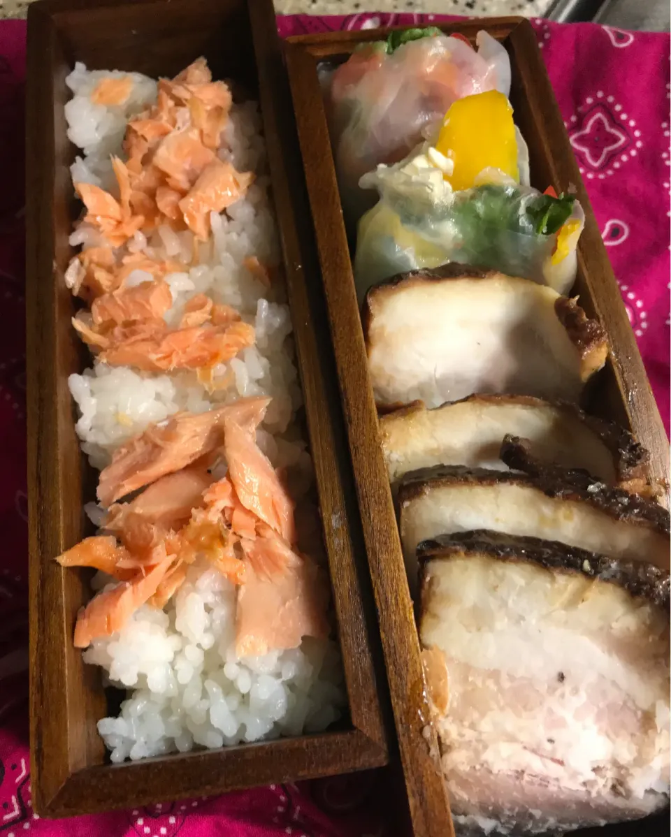 焼鮭と生春巻のお弁当🍱|らぶかさん