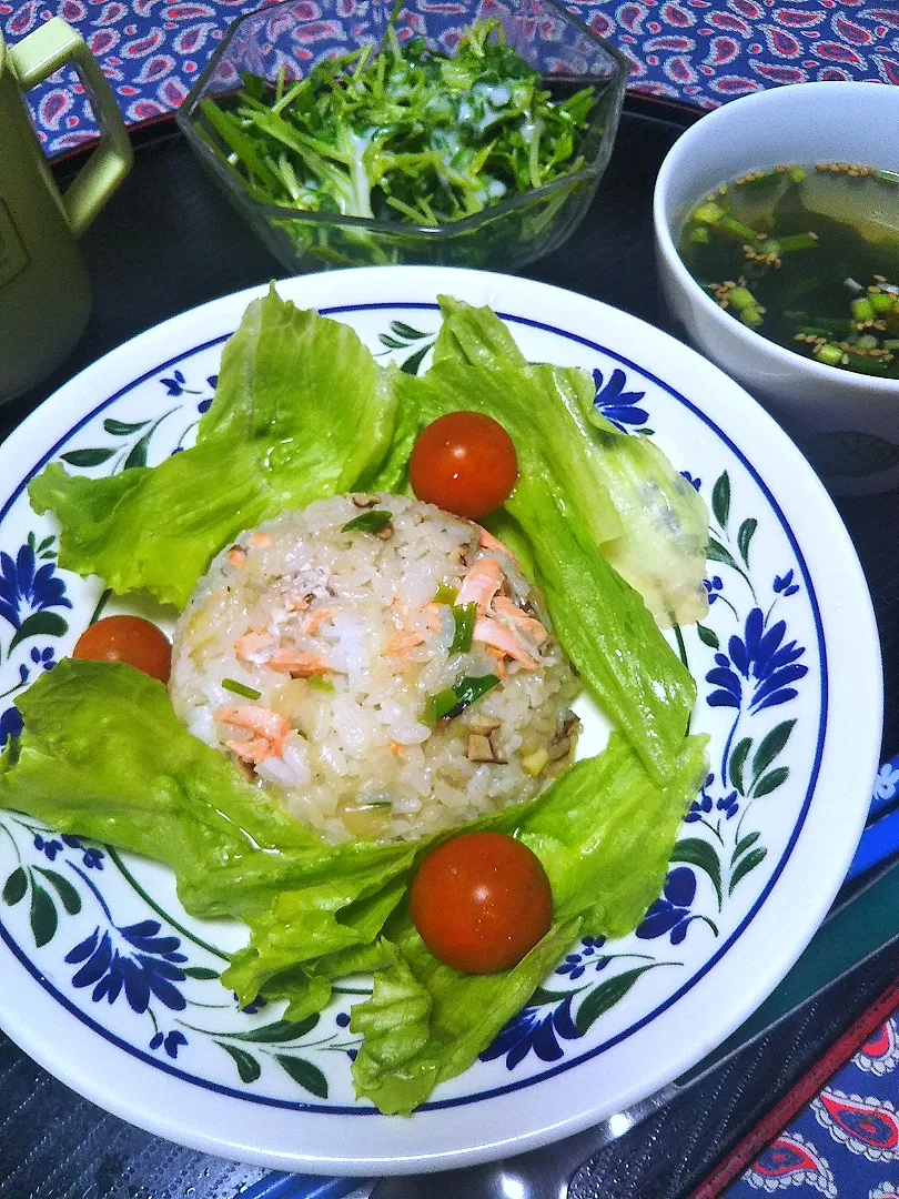 よねばーばの朝ごはん
鮭のチャーハン
豆苗のあえ物
若芽スープ|yoneばーばさん