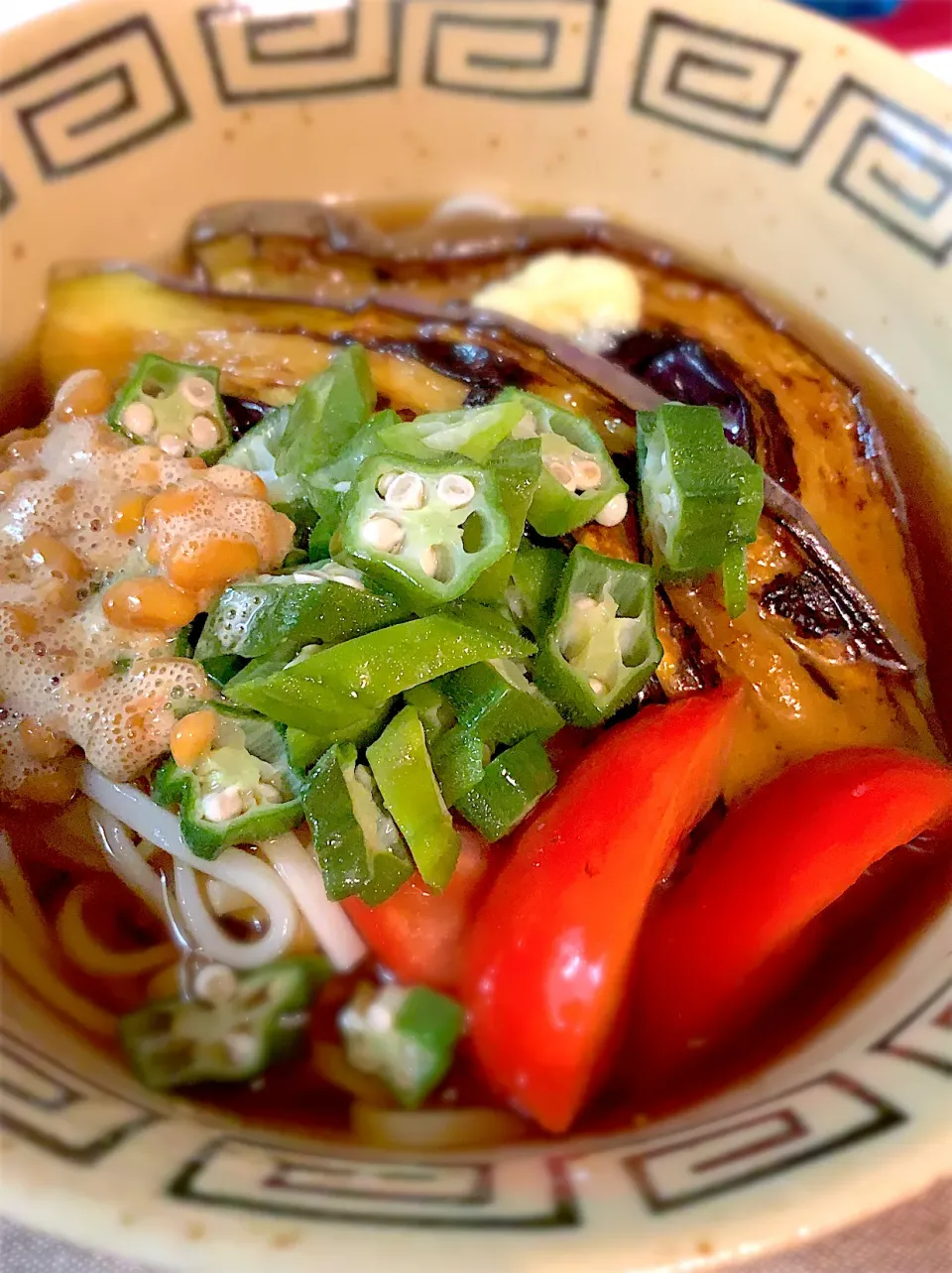 ネバネバとナスとトマトの冷やしうどん生姜風味|Chika Nagaiさん