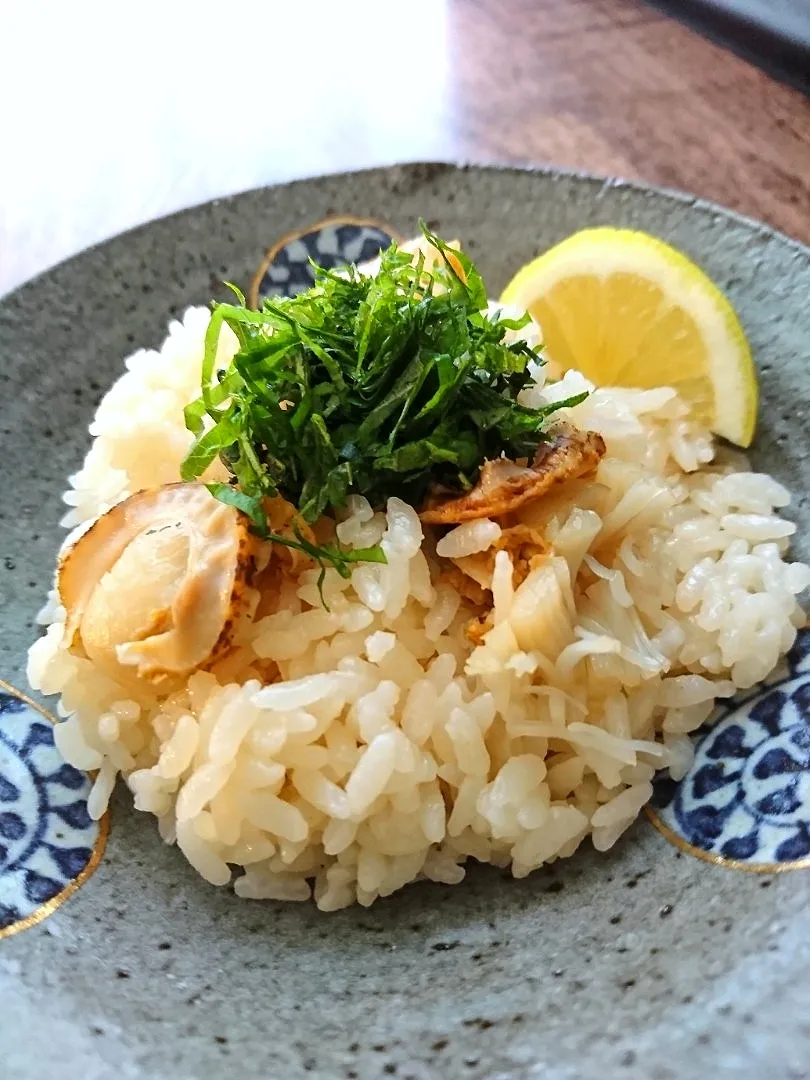 七海さんの料理 バター香る塩もみしそと帆立のご飯|とだともさん