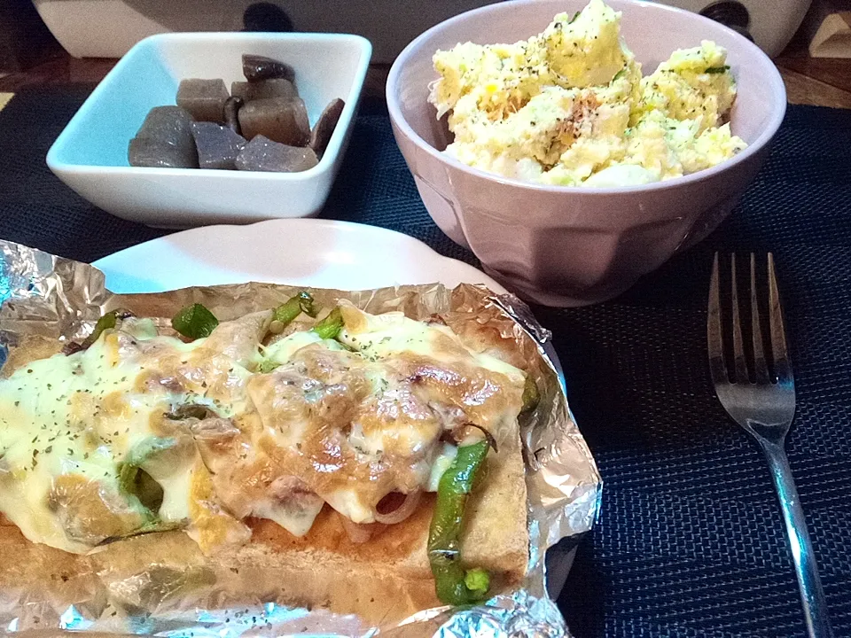 ピザ風厚揚げのチーズ焼きとおからサラダ|まいらさん