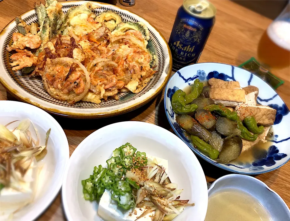 Snapdishの料理写真:天ぷら（ゴーヤ・インゲン豆・小海老のかき揚げ）　厚揚げと茄子とシシトウの煮〆　冷奴（オクラ ・茗荷のせ）|じゅんさんさん