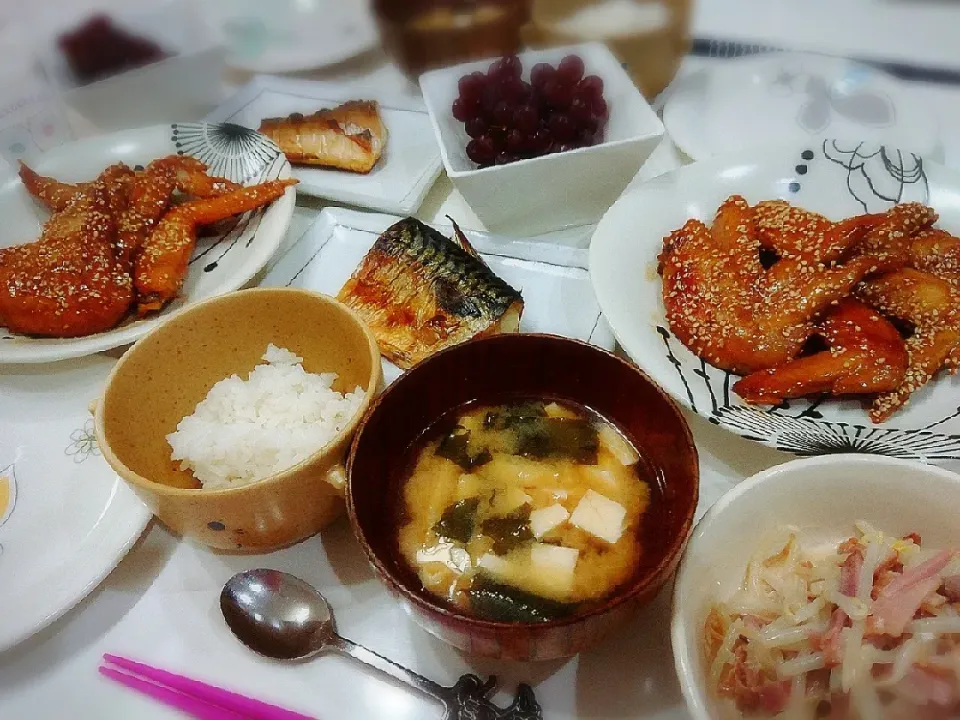 夕食(^ー^)
手羽先甘辛たれ
鯖昆布塩焼き
もやしとチャーシューのマヨポンサラダ
お味噌汁(油揚げ、豆腐、ワカメ)
デラウェア|プリン☆さん