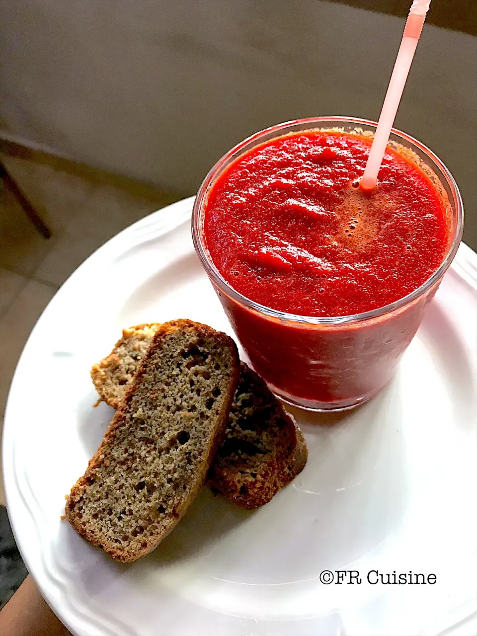 Banana bread, beetroot and tamarind smoothie|FRCさん