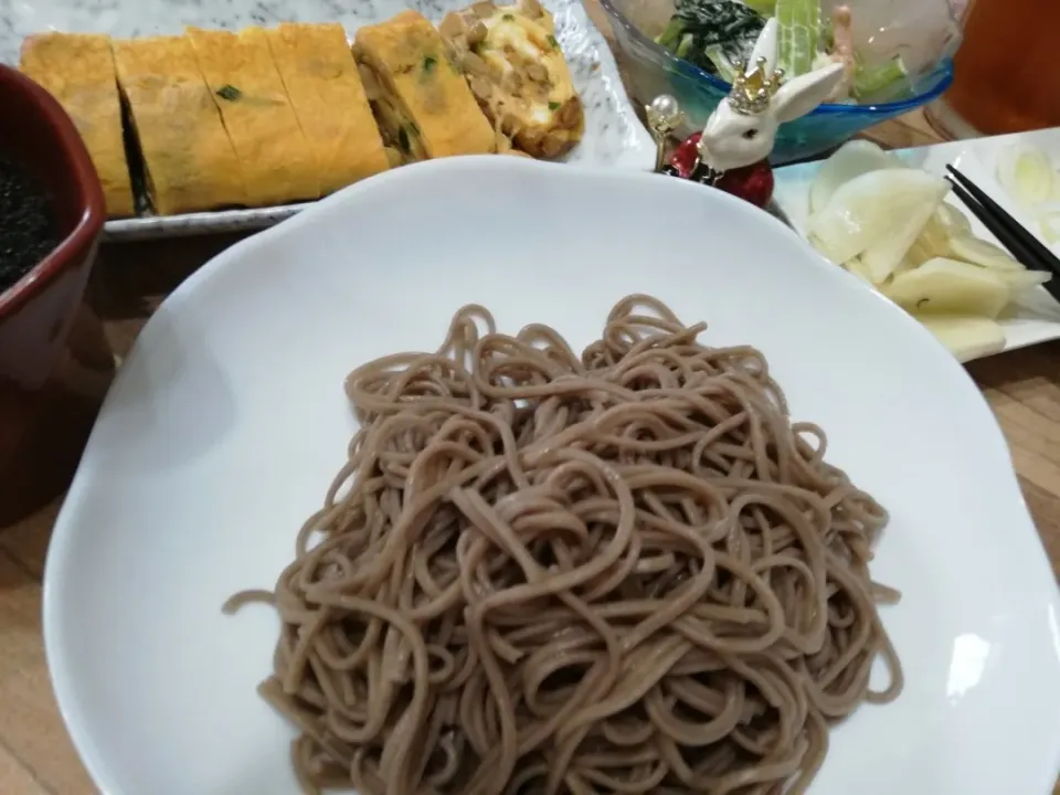 Snapdishの料理写真:7/14
十割そばと作りおきでランチ😋|たえさん