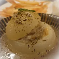 Snapdishの料理写真:炊飯器で新玉ねぎそのまま煮込み|宿六さん