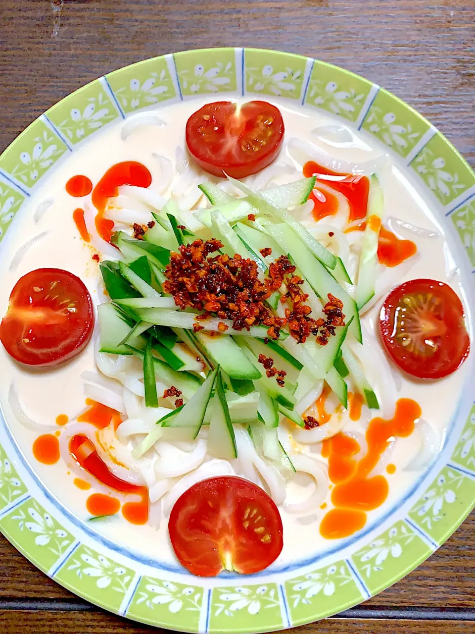 冷やしうどん^_^麺つゆを豆乳で割りラー油をかける^_^野菜トッピング^_^豆乳出汁うどん^_^|きよっさんさん