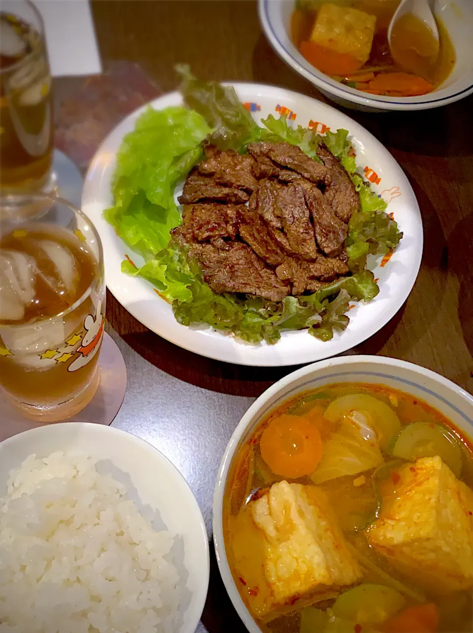 牛焼肉　厚揚げとズッキーニ人参キャベツのチゲスープ　麦茶|ch＊K*∀o(^^*)♪さん