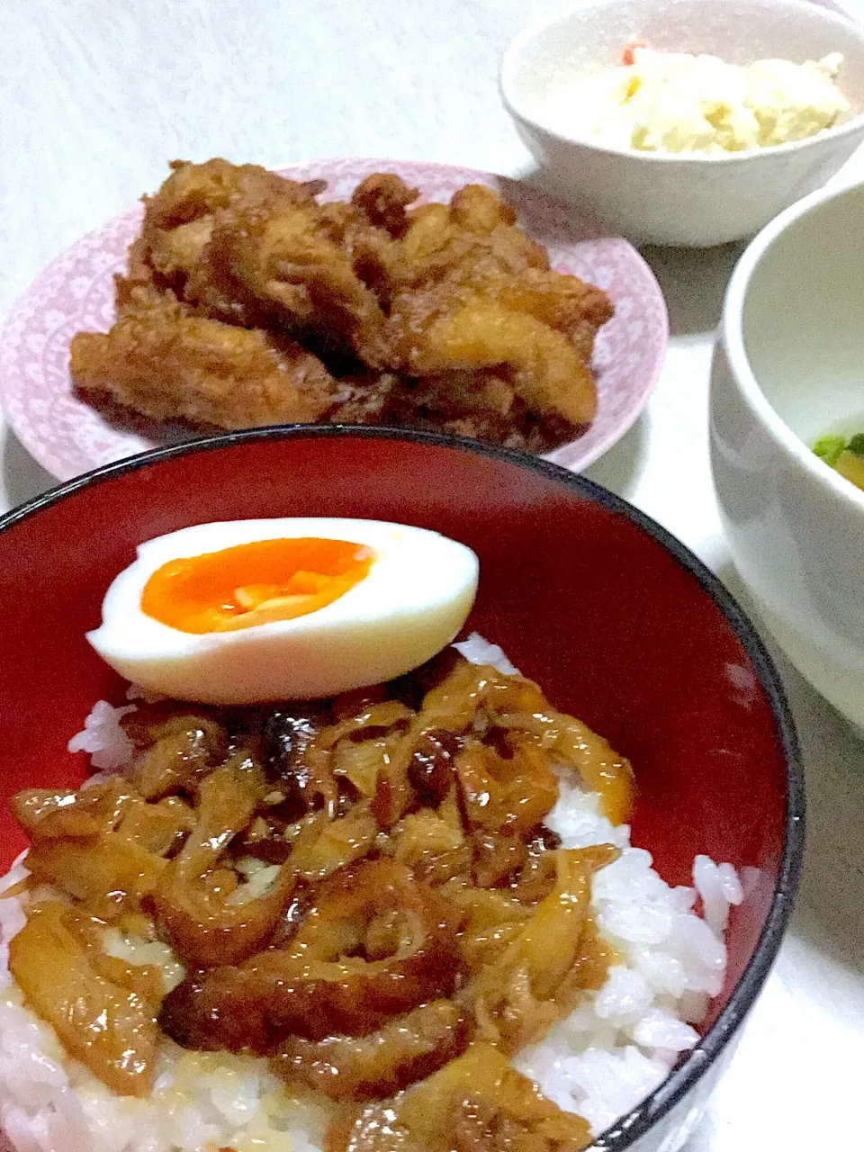 鶏肉をお片づけ！照り焼きチキン丼、ポテトサラダ、ほうれん草のお味噌汁、唐揚げ|Ayaさん