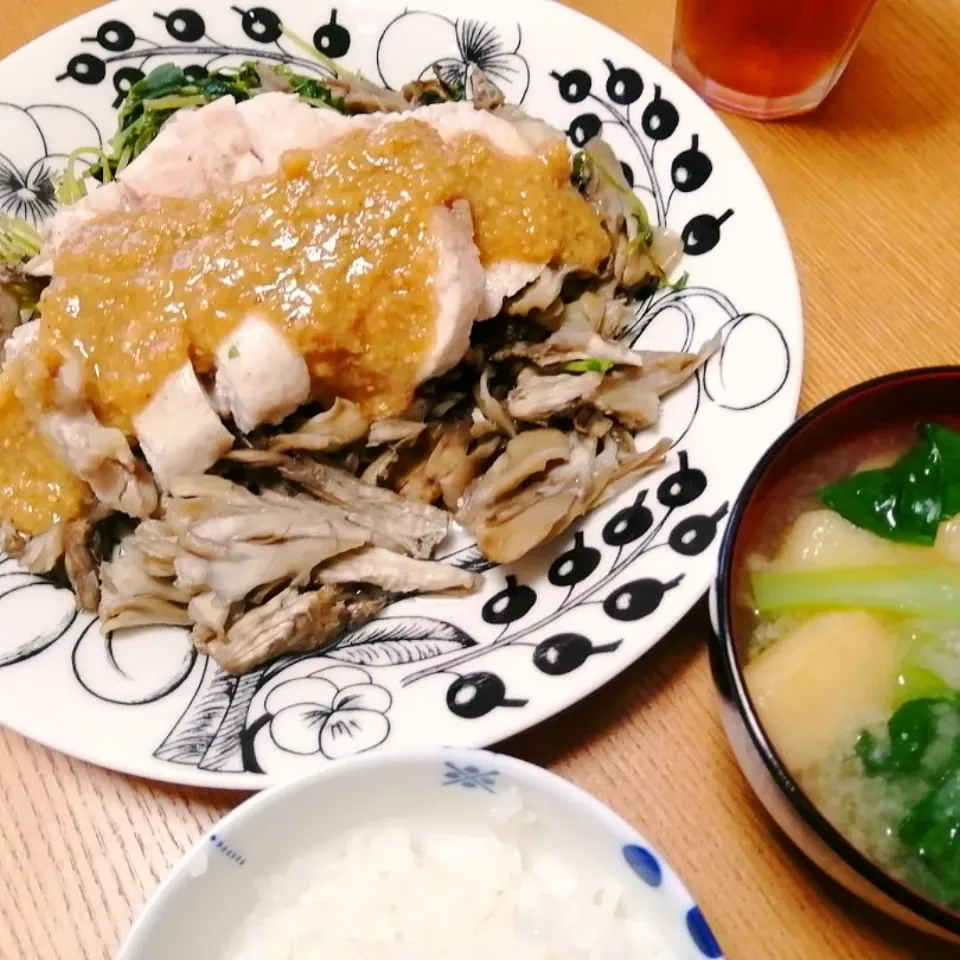 鶏胸肉とまいたけ豆苗のレンジ蒸し|いちみさん