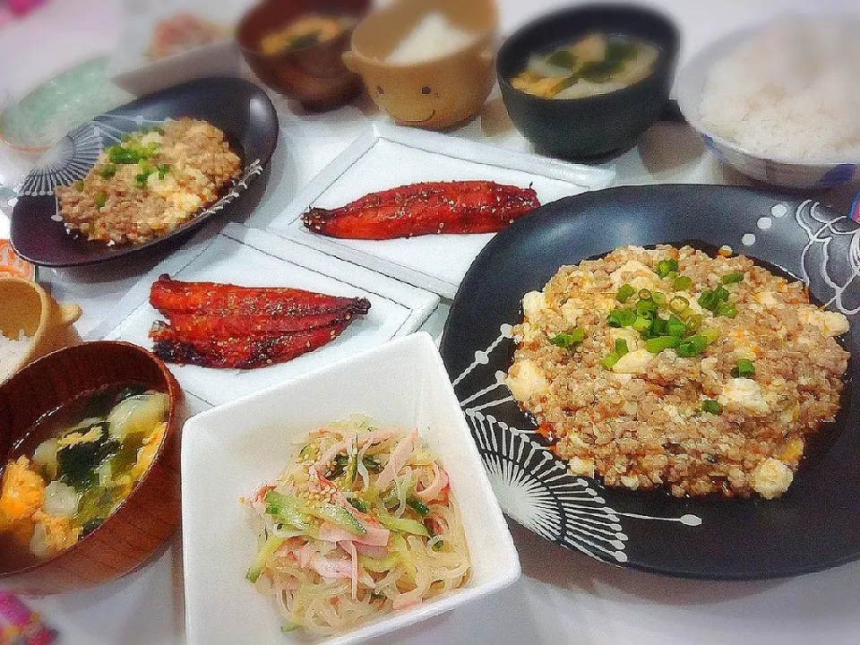 夕食(^ー^)
麻婆豆腐
アジみりん焼き
春雨サラダ(きゅうり、ハム、カニカマ)
ワンタンスープ(ワカメ、卵)|プリン☆さん