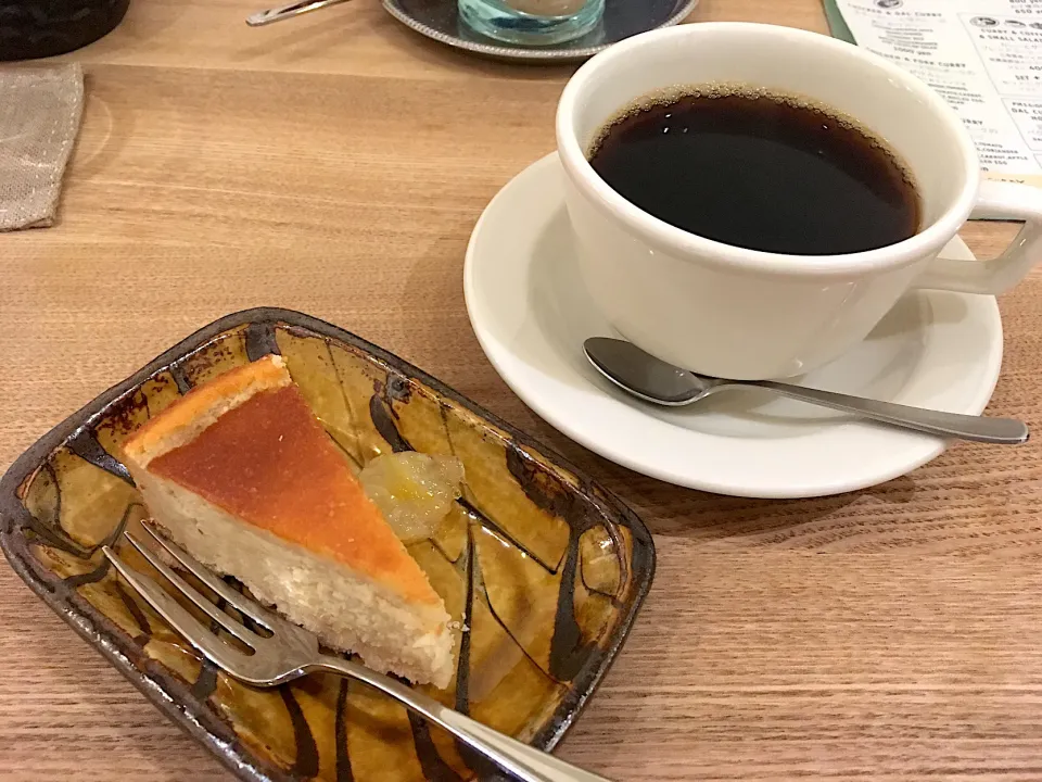 Snapdishの料理写真:豆乳チーズケーキ、フェアトレードコーヒー（グァテマラ）|こいちさん