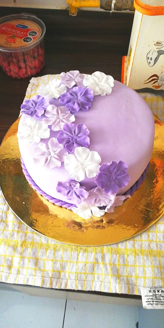 Torta fondant flores hechad a a mano|Paloma Rodriguezさん