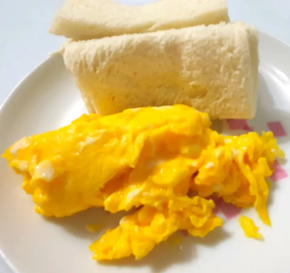 🌻🍀butter eggs scrambled with pinch seasalt & butter sugar bread & coffee 🥰😍😋🤩🌻⚘
Good 🌄 Morning 😘🍀Have a Great Day😎⚘|🌷lynnlicious🌷さん