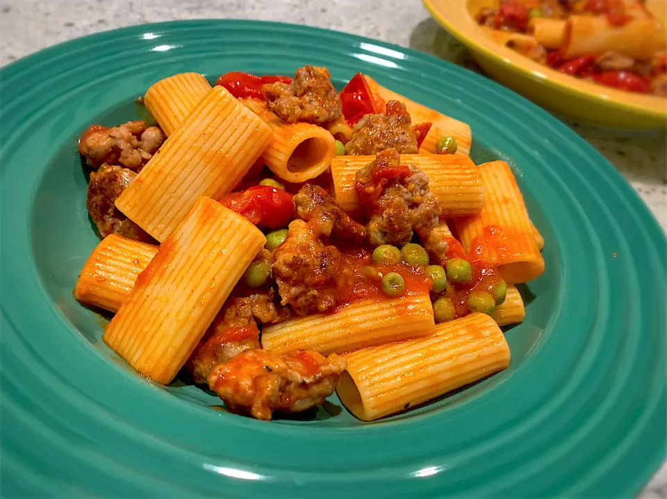 Bratwurst Tomato Peas Rigatoni|lawlam005さん